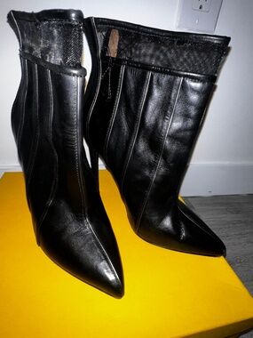 L.A.M.B by GwenS black leather mesh ankle, silver lines 4 1/2 5 inch heel BEAUTY